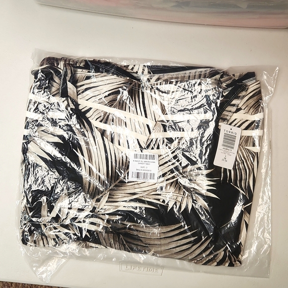 ❤️NWT VINTAGE TORRID CAMI - TROPICAL PALMS - ADJUSTABLE STRAP - SUPER SOFT TANK - Picture 9 of 16
